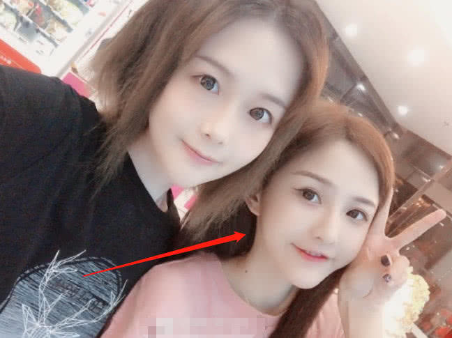 新"女装大佬"强势来袭:轩墨,艾比地位动摇,气质比轩墨还妩媚