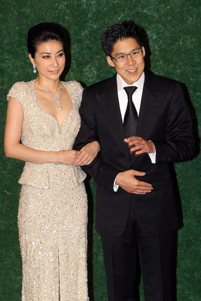 2012年,郭晶晶和霍启刚结婚,在婚礼上,公公霍震霆却说:"感谢晶晶下嫁