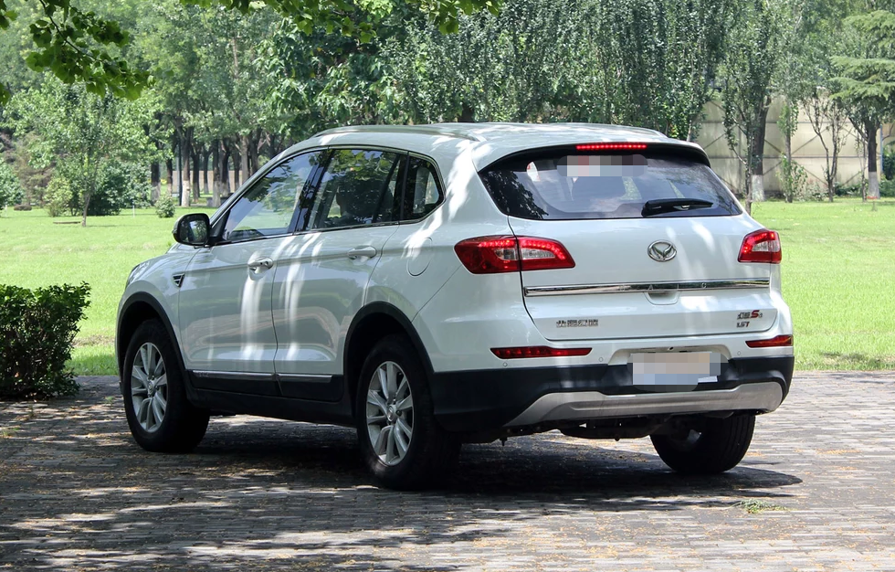 北汽幻速s6外形设计漂亮,看起来豪华感十足,你们喜欢吗?