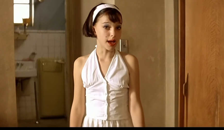 之后玛蒂达贸然跟踪变态警长到了警局准备报仇,但她毕竟还只是个十二