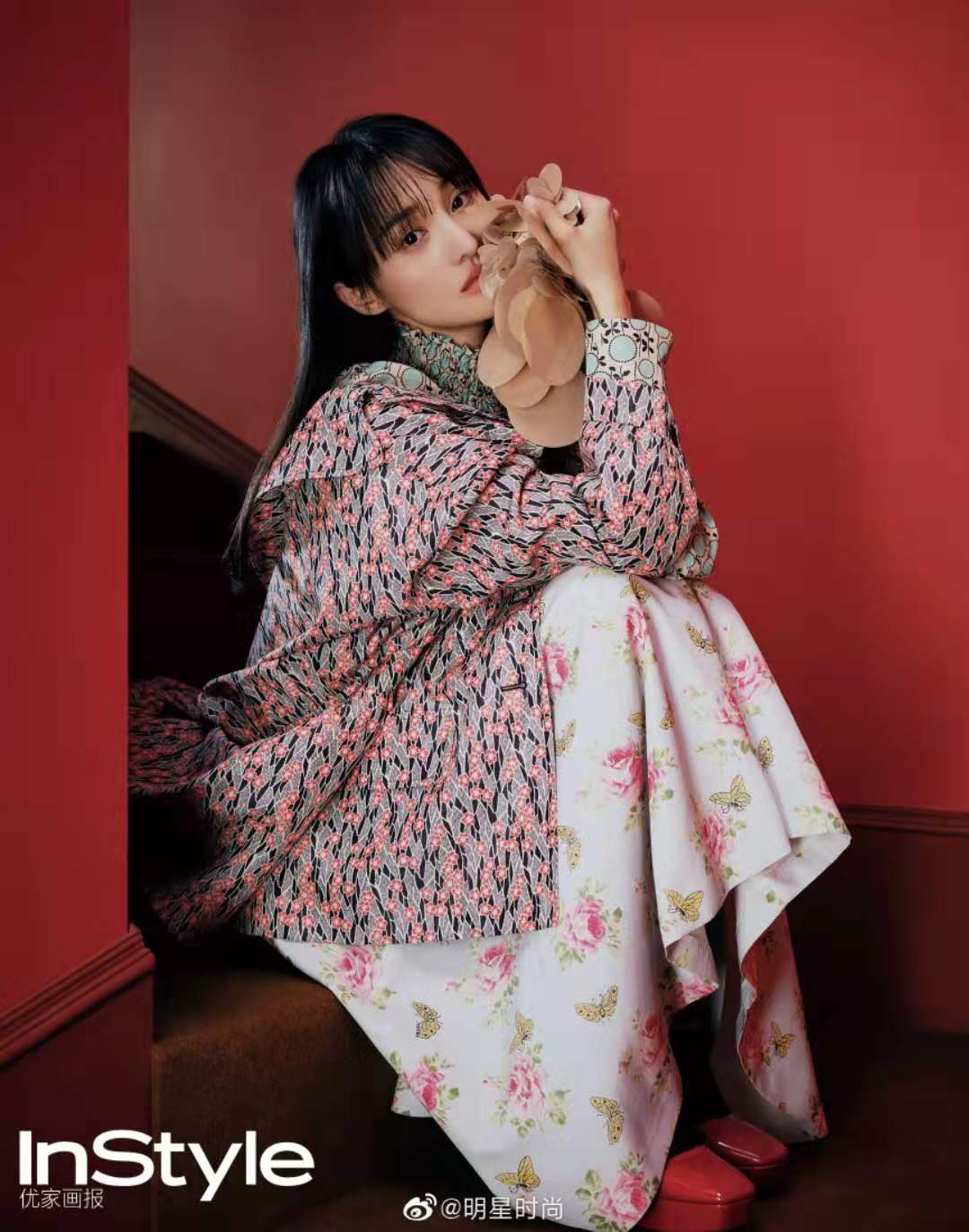 郑爽时尚大片曝光,戴酒红宽檐帽穿荷叶公主裙,高级感十足