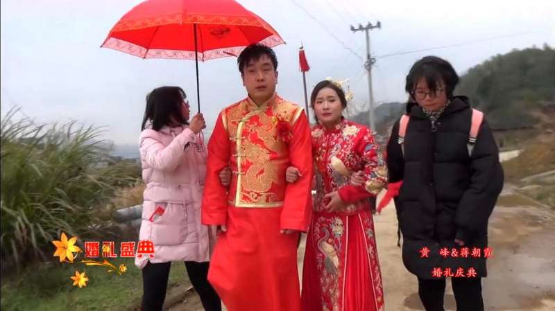 湖南倒插门婚礼,新娘迎亲带着新郎上车了,路上配的这首歌曲,生活,婚嫁,好看视频