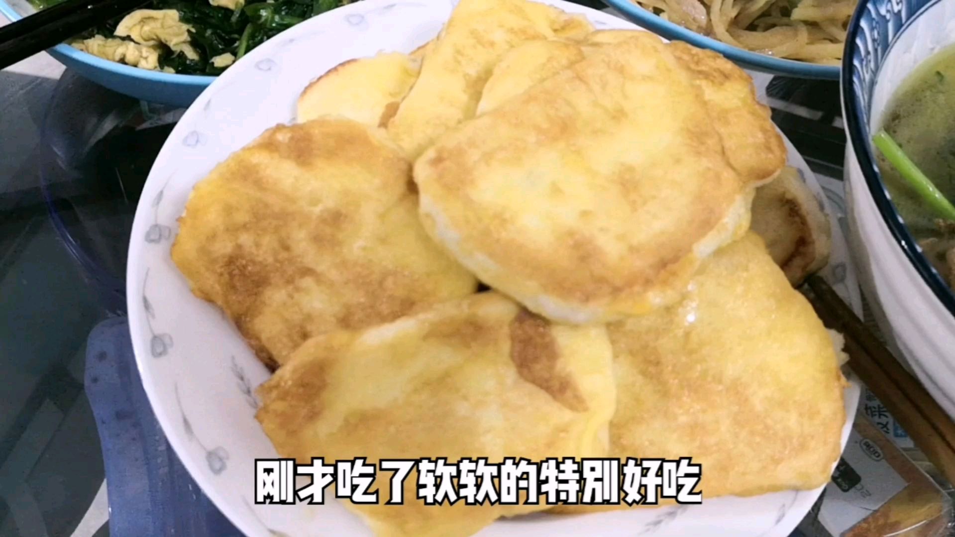 非常时期,用另一种方法做馒头片,配两个小炒,闺女老公:真好吃