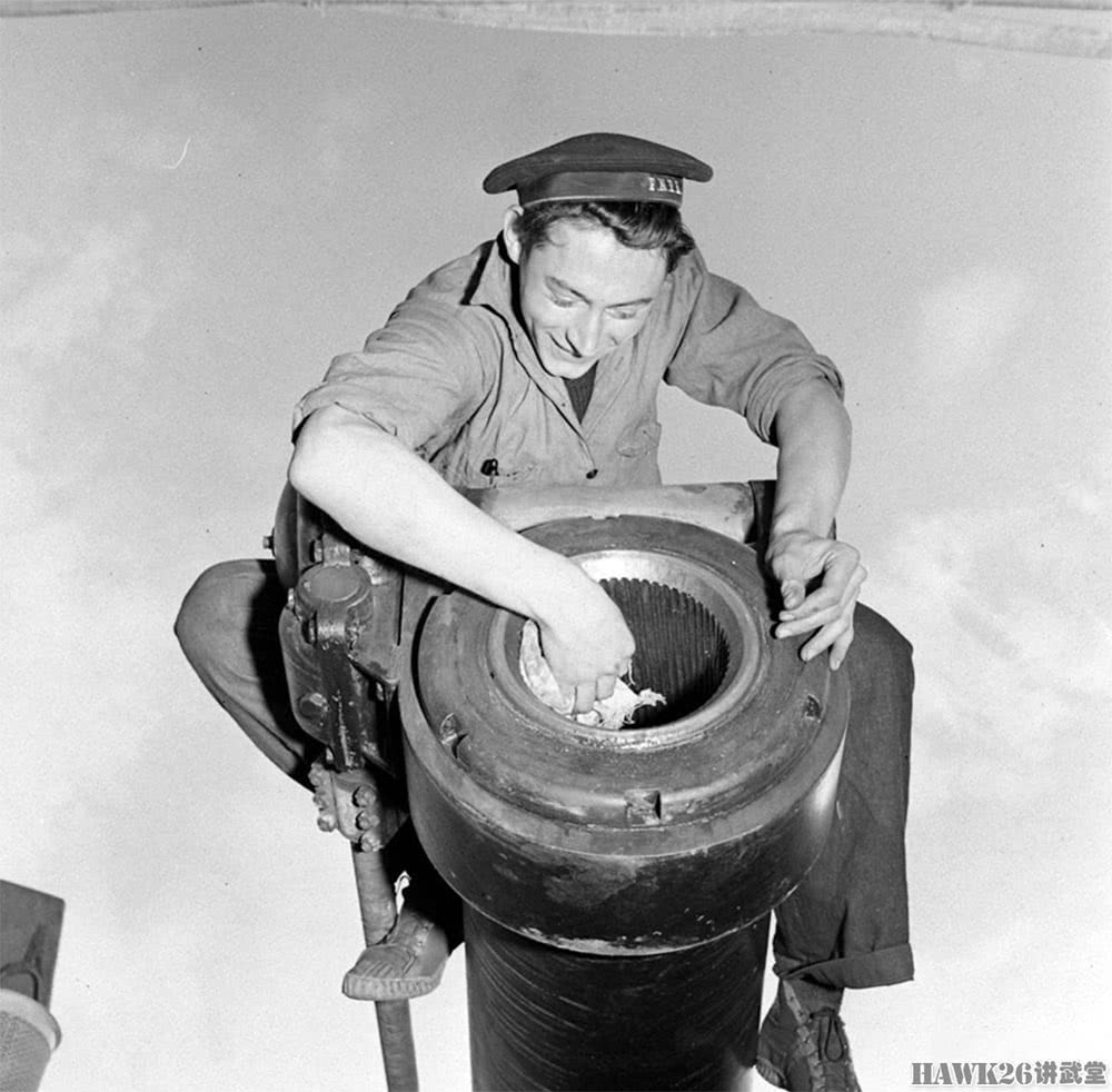 法国海军"絮库夫"号大型潜艇 配备203mm重炮的悲剧战舰