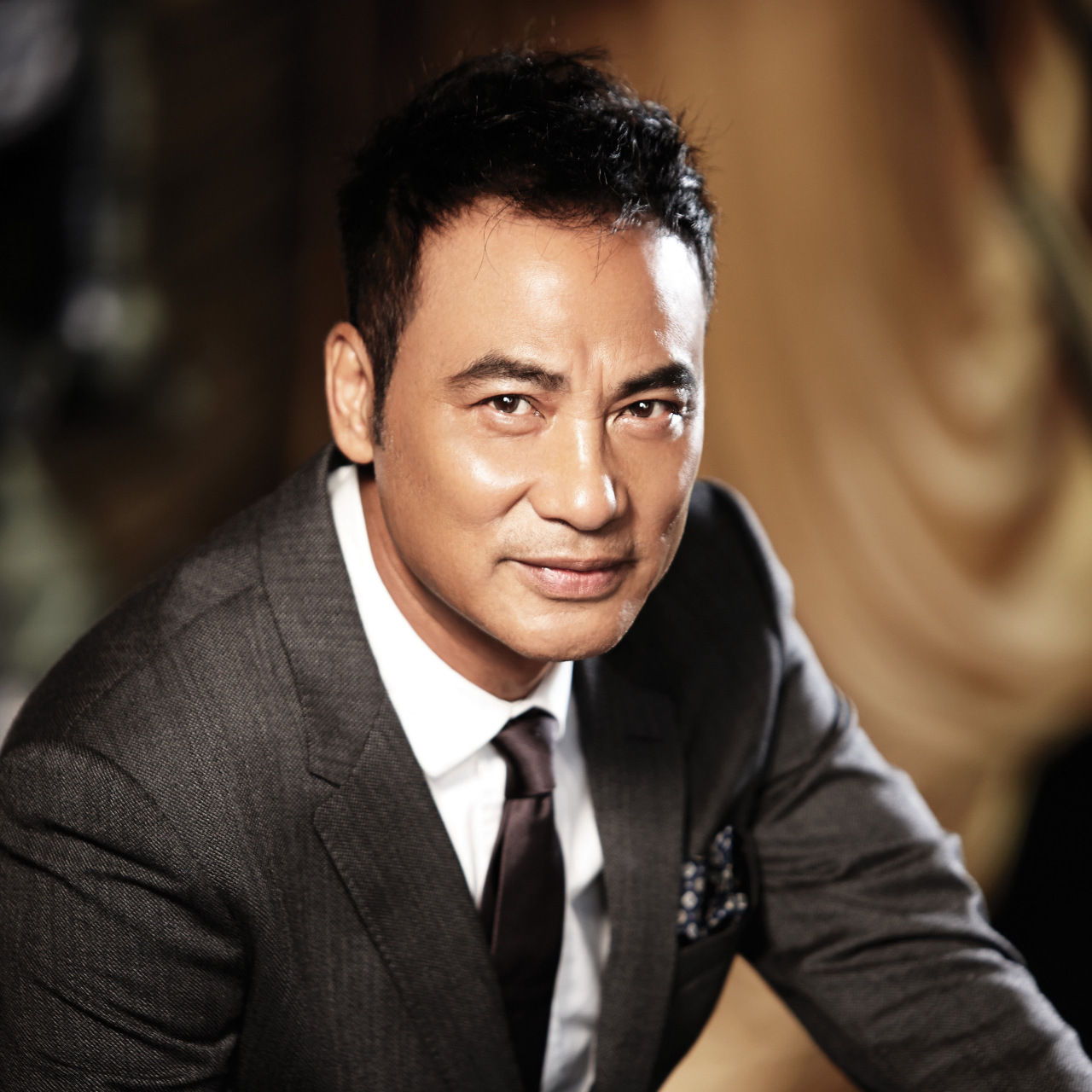 面相中,m字额,额角高,中间比较凸,也就是额头发际线形似英文字母m.