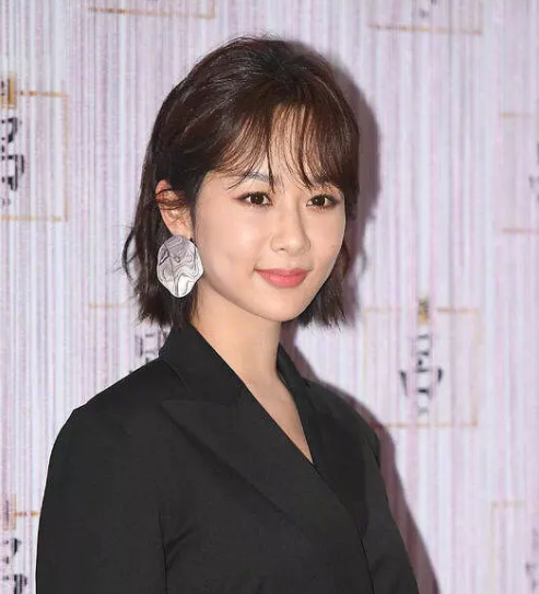 破了次元壁!杨紫朴信惠罕见同框,网友:才2岁怎么差这么多?