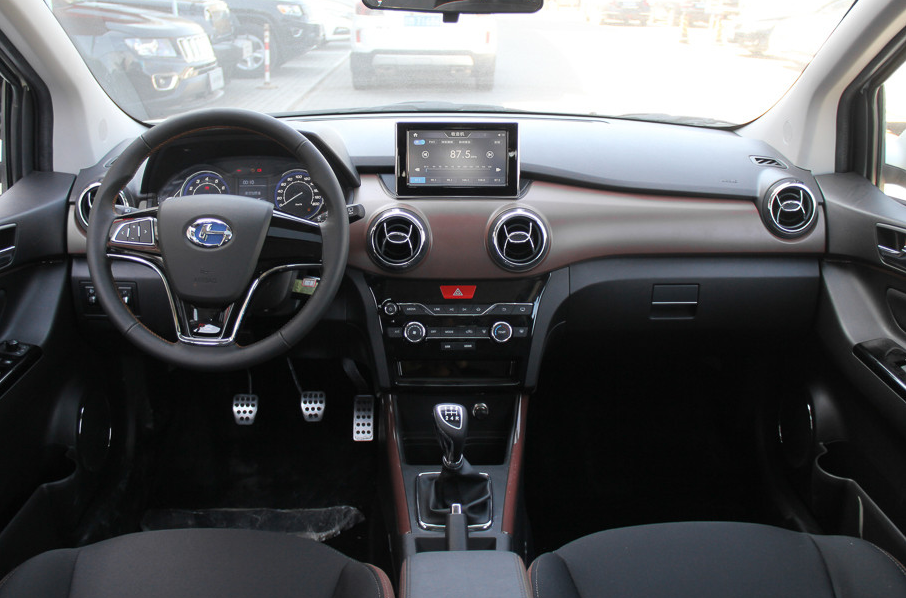 成熟稳重很有安全感的昌河q25,车身优美流畅,时尚感与颜值并存