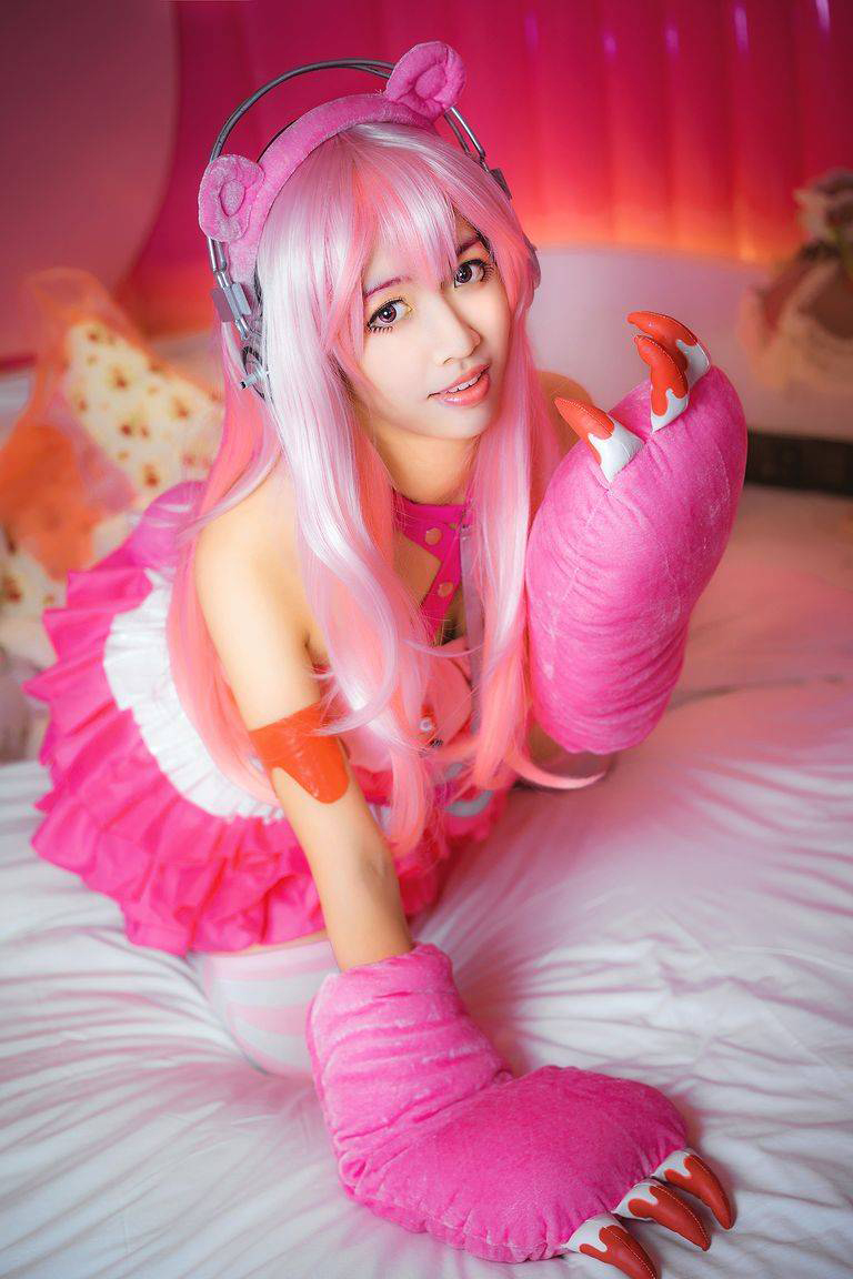 老司机cosplay:超级索尼子粉嫩魔力熊,耳机轻舞福利呈现