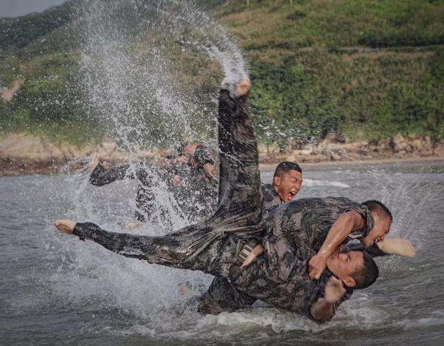 開年第一獎!東部戰區陸軍標兵單位,訓練尖子上獎臺,享榮光