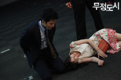 男主卑微跪下求女主不离开