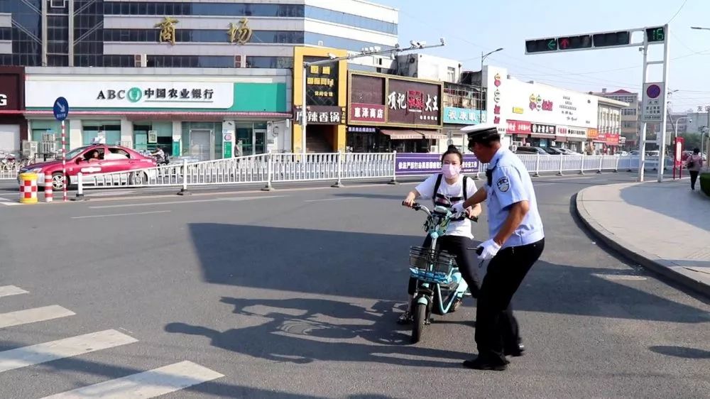 文明交通综合治理丨任丘交警向不文明行为 say no!