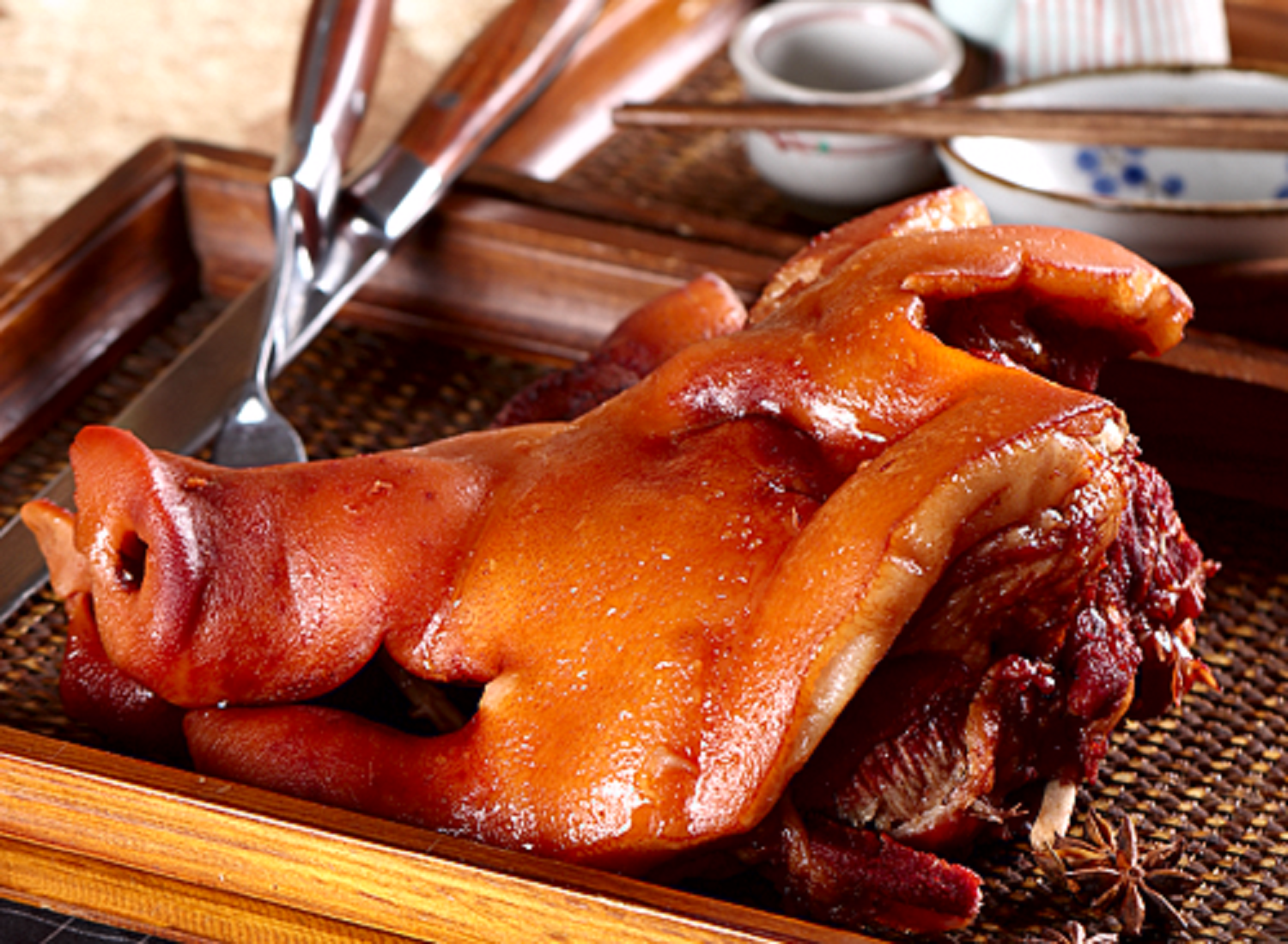 猪头肉颜色保持红亮是延缓氧化的过程!色泽与温度的关系了解吗?