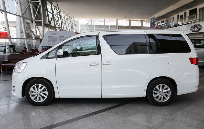 艾菲自动豪华型汽车照片鉴美,外形优美大气,符合大众的审美