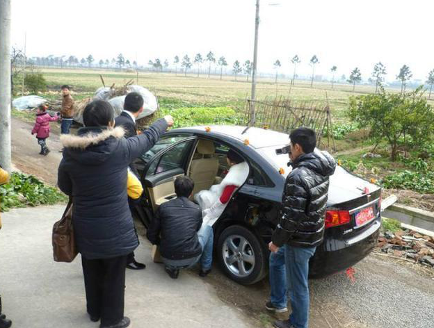 在農村有車有房有30萬存款,算有錢人嗎?聽聽老農咋說的!