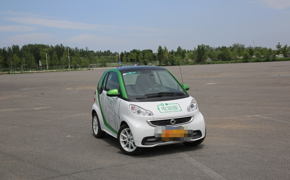 smart fortwo新能源造型非常新颖,非常有运动感,深受人们的喜爱