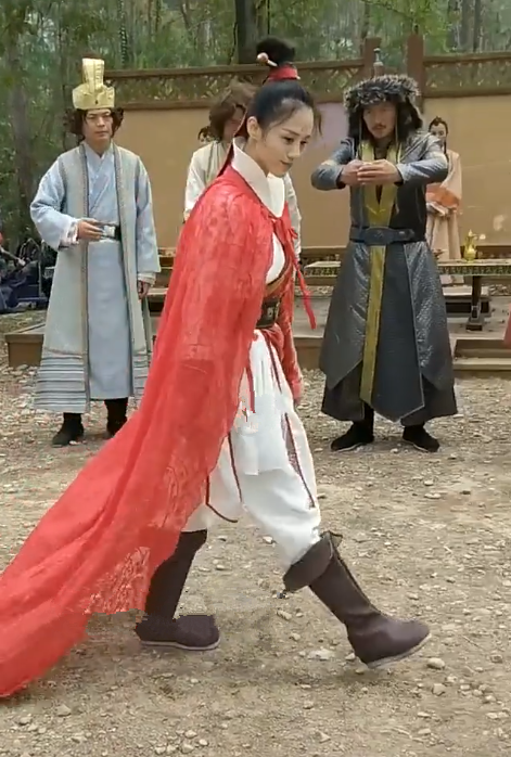 《饕餮记》安悦溪携小鲜肉演绎人神恋,造型英武帅气被称"溪哥"