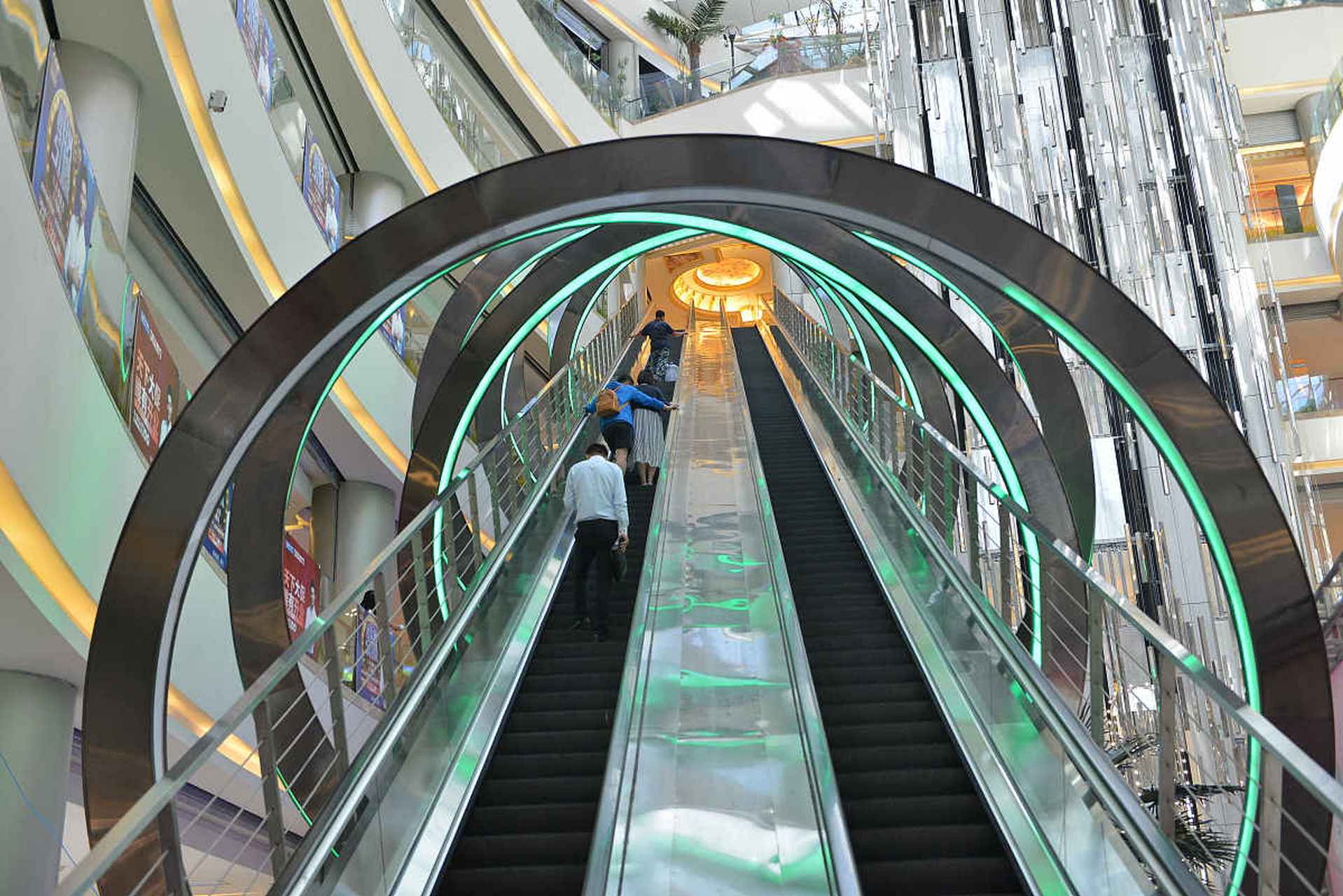 重庆皇冠大扶梯图片