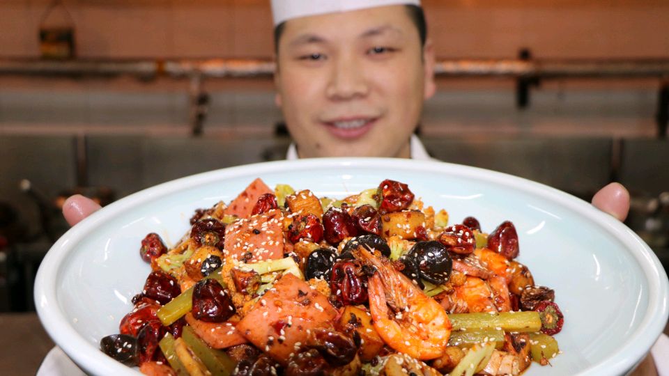 酒店厨师长教你一道年夜饭红红火火:“麻辣香锅”食材丰富,好吃