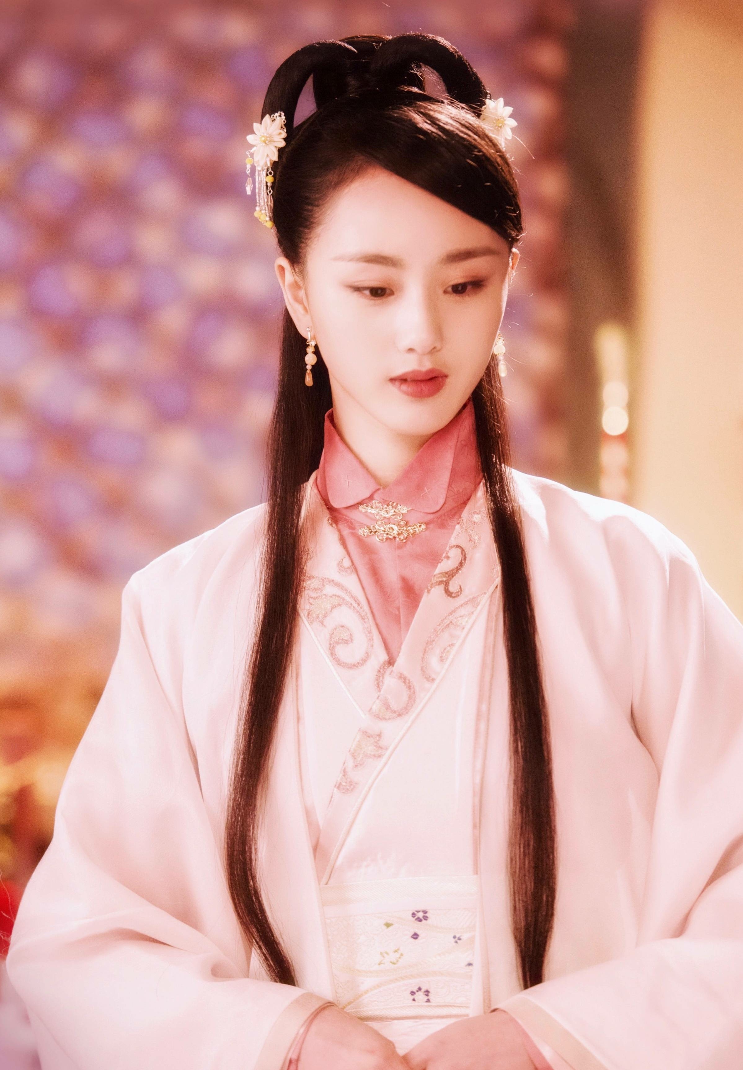 《花谢花飞花满天》里有六大美女,她在《恋爱先生》里有出演