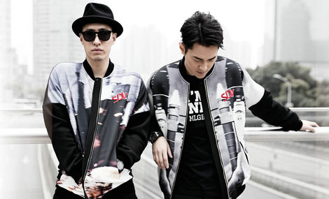 李晨潘玮柏潮牌商标被评低俗,网评穿出去要成挨打c位!