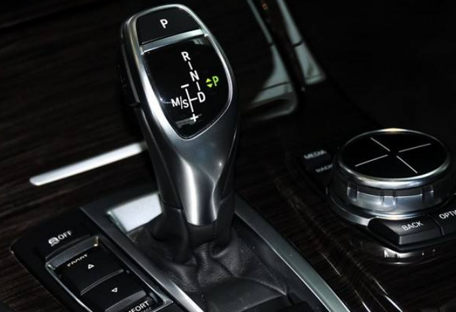 盘点一下bba,3款车的换挡杆,奔驰车的换挡杆是车主梦寐以求的!