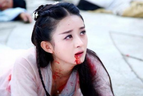 倒地吐血的瞬间,李沁赵丽颖靠演技而杨幂则上演眼神杀