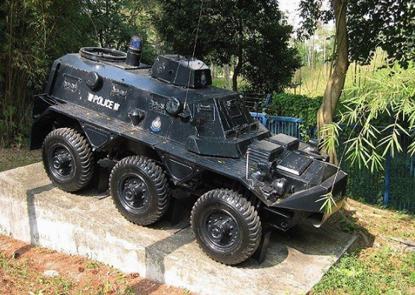 英国二战后的装甲运兵车,六个轮子四个能转弯,远销十多个国家