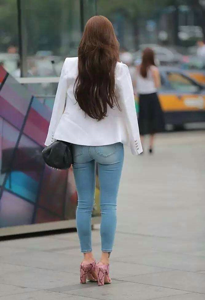 紧翘的美臀,小姐姐这个牛仔裤让你性感十足