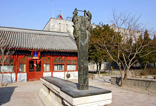 其实圭表才是我国最最古老的用来计时的仪器,它的原理和日晷很相似
