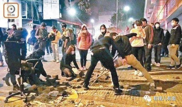 推荐黄之锋等突然退出，港独组织“香港众志”宣布解散，回顾它的前世今生