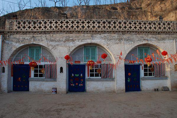 山西农村的婚房是什么样的?估计你都没见过,网友:有爱就好!