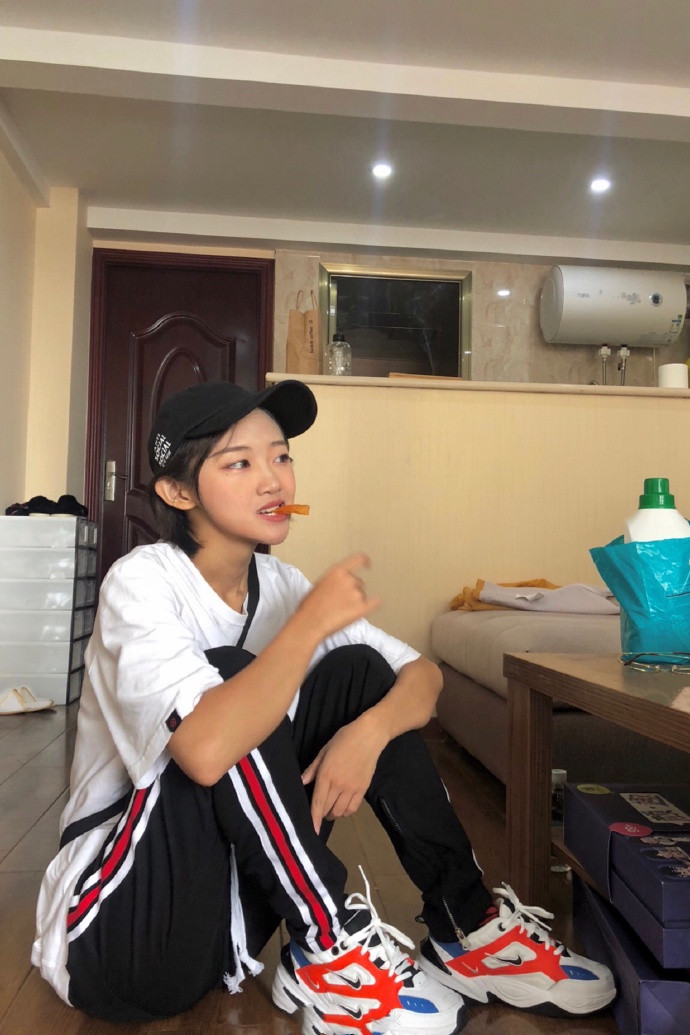 本以为"代古拉k"是原名,但其实这位小姐姐的本名是代佳莉,知道她本名