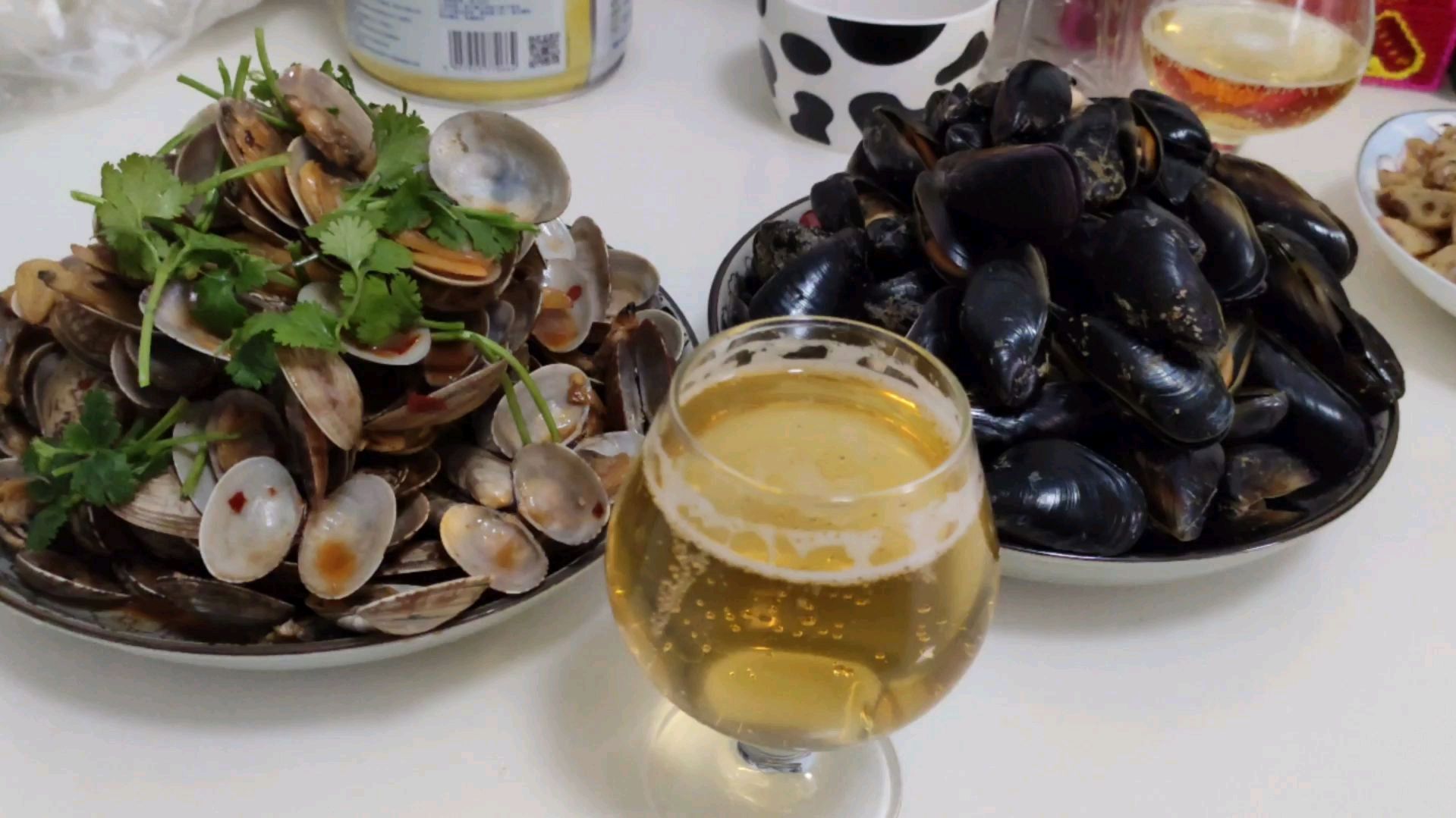 小伙辣炒花蛤、清蒸海虹,大海的味道,视频后段祈福祖国