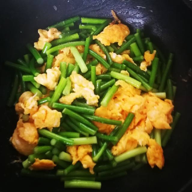 蒜苔圆葱炒鸡蛋,鸡蛋香而不腻,真是太好吃了!
