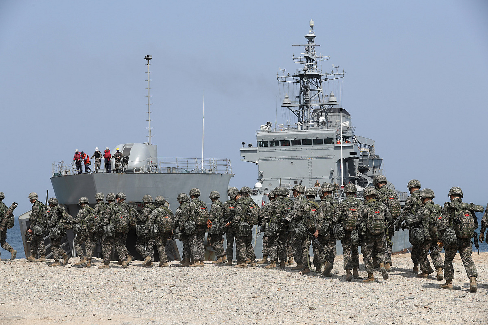 美国,日本和韩国三国一直在加强军事合作,三国军演频频,规模也日益