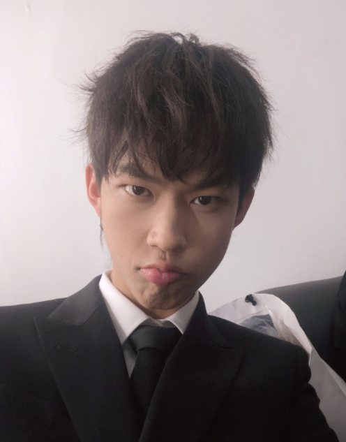 丑帅男孩斯外戈,正常表情时超帅,网友:请你正经!