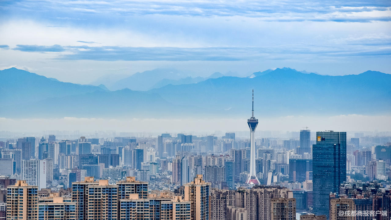 雨后成都的颜值简直不摆了!请横起手机来看超长雪山图