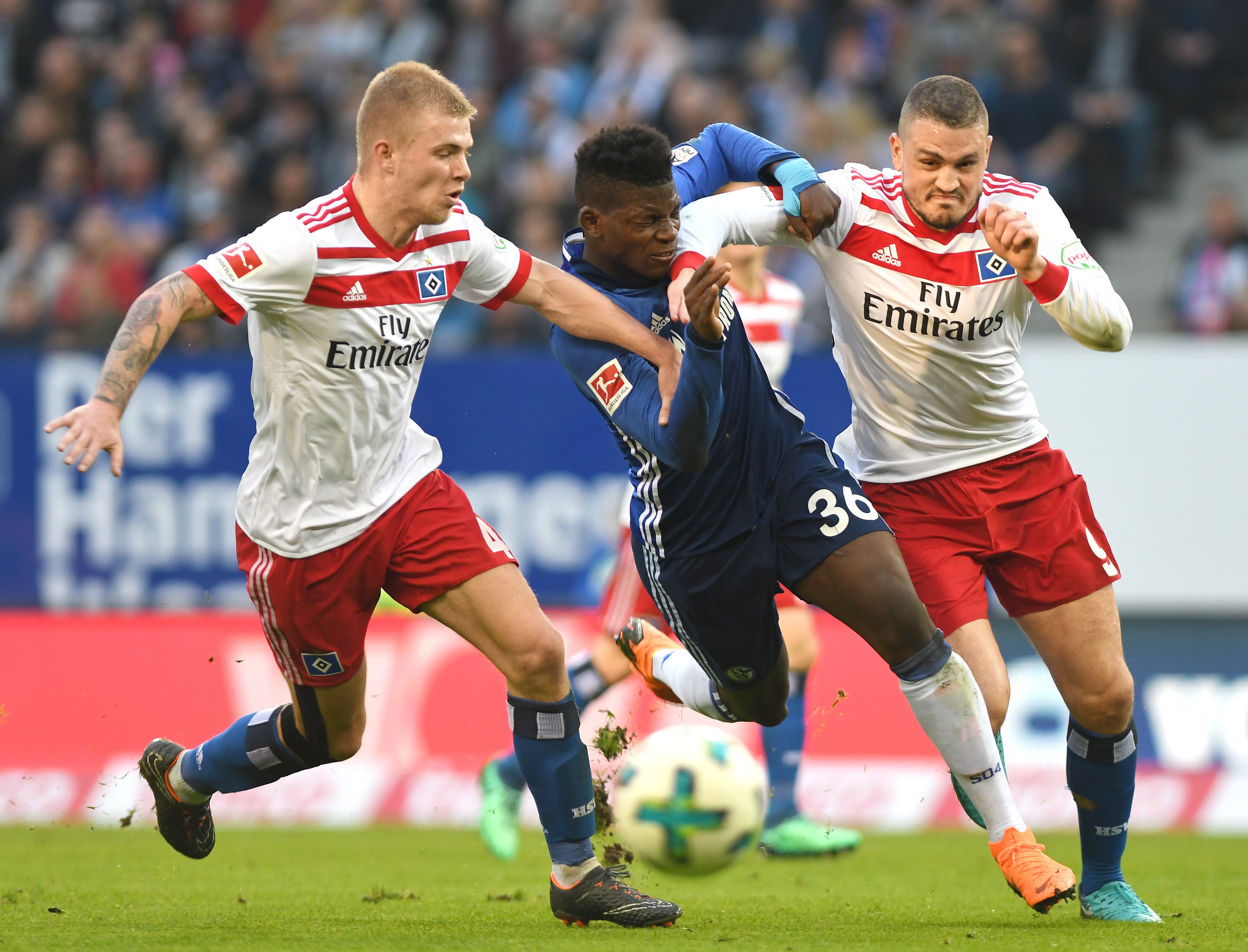 足球——德甲联赛:沙尔克04不敌汉堡(3)