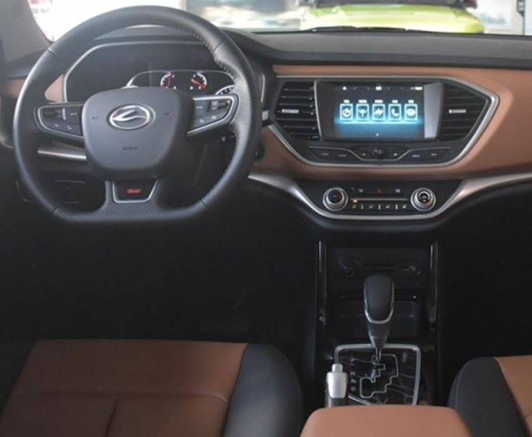 这款陆风x2 1.6l自动铂锐版,造型简朴,内饰舒适