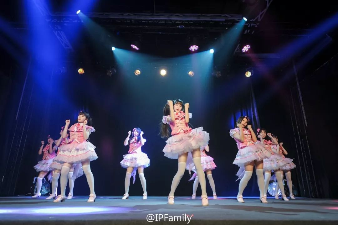 爱跳宅舞的女孩:冬天光腿,夏天爆肝