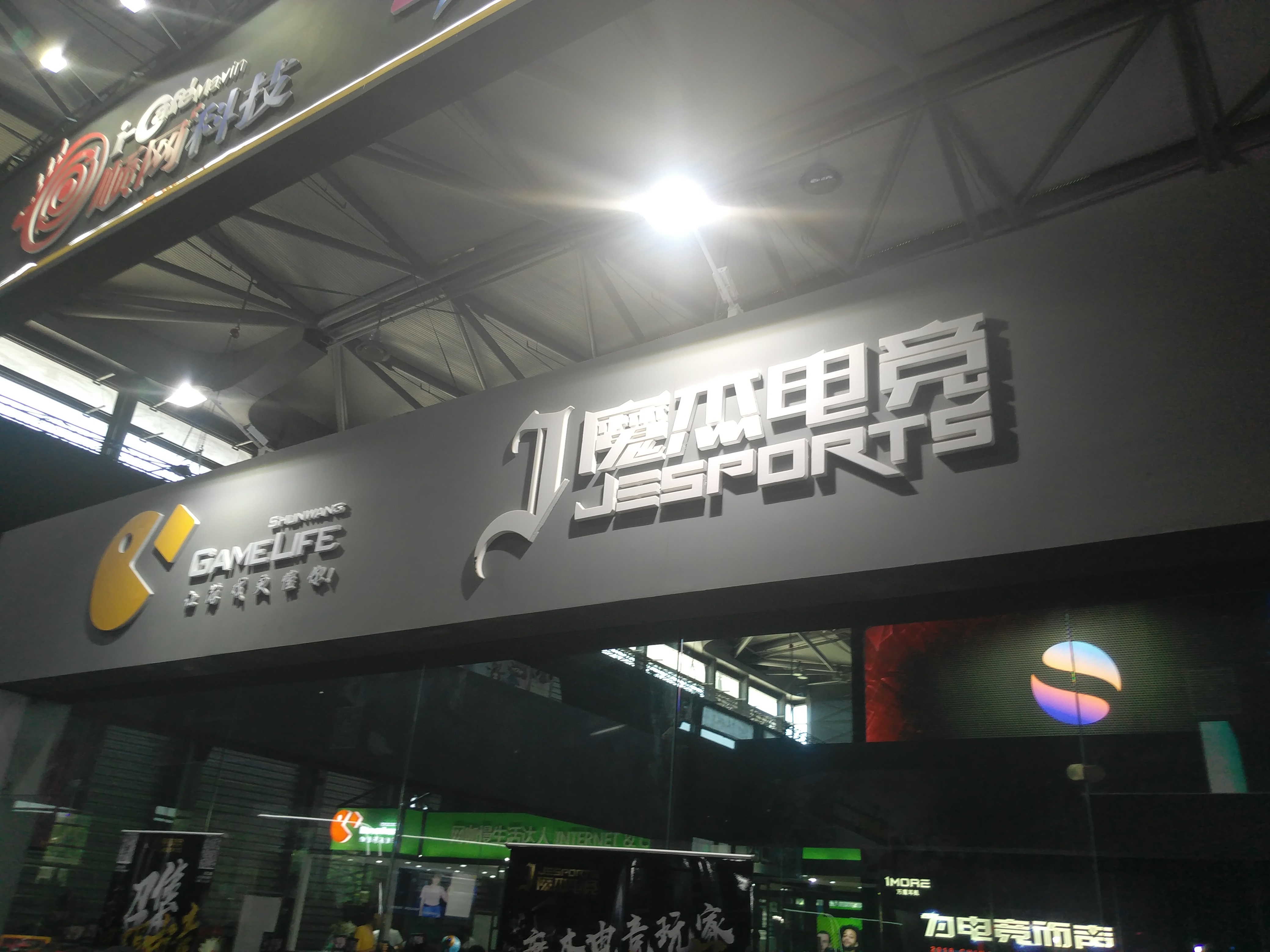 [百家探秘]周杰伦的网吧在cj如何?