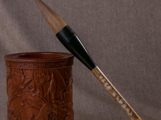 毛笔最为文房四宝之一,在古代的时候,制作它的笔工地位却很低下