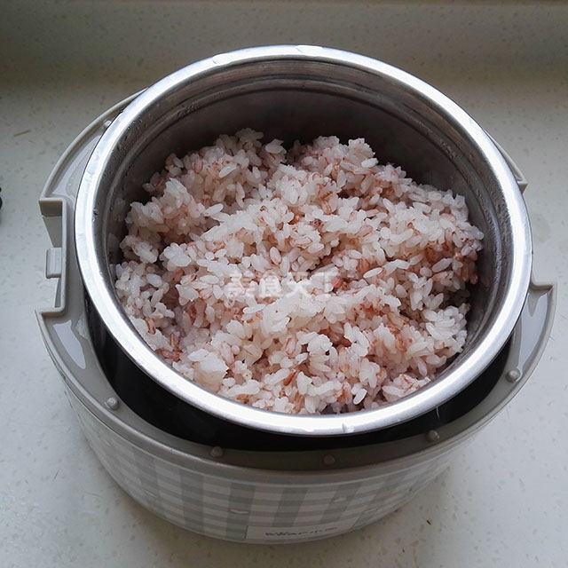 红粳米饭,超营养的饭菜一锅出