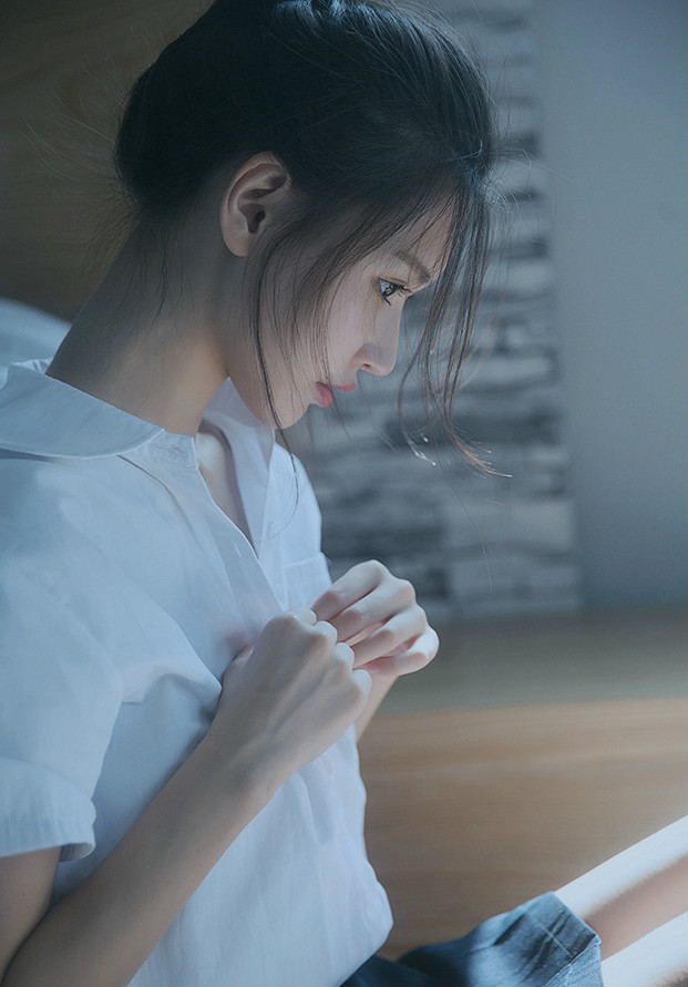 美图摄影:灿烂纯白的午后阳光 纯洁女孩惬意的时光!