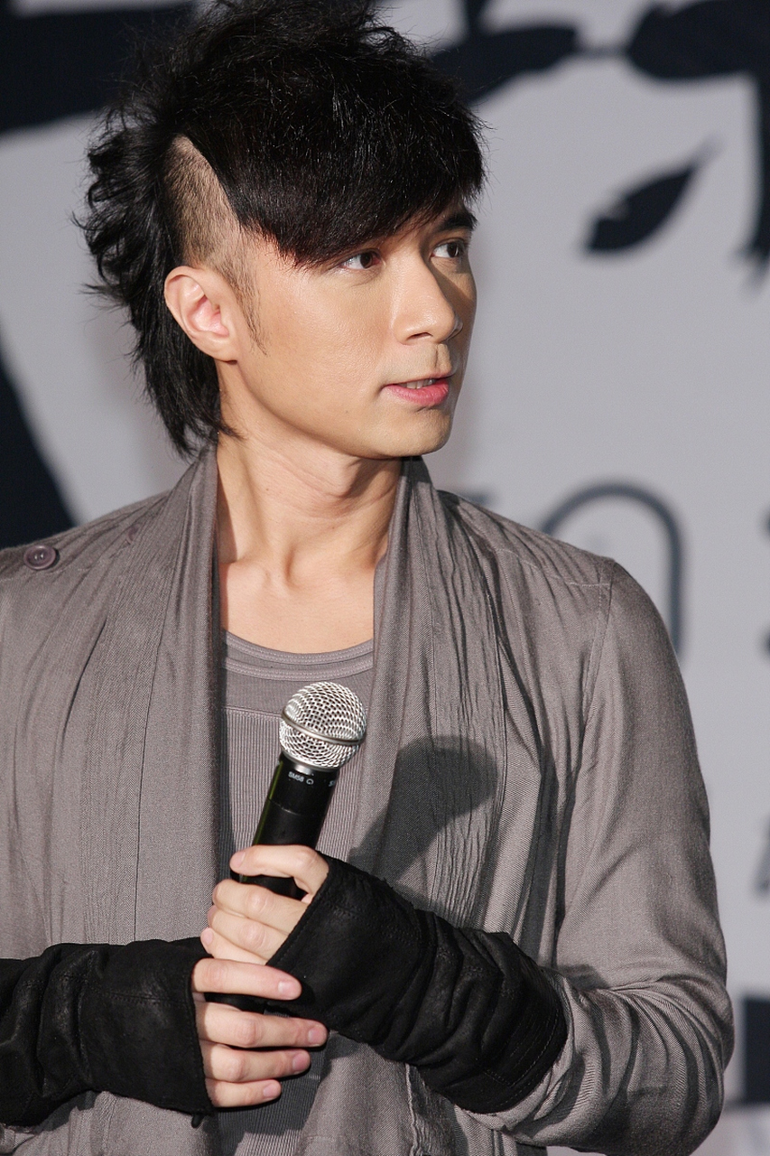 又是一个不会老的男人——古巨基!