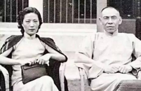 80岁黄金荣扫大街,垃圾车里装了些什么东西?怪不得不离开上海