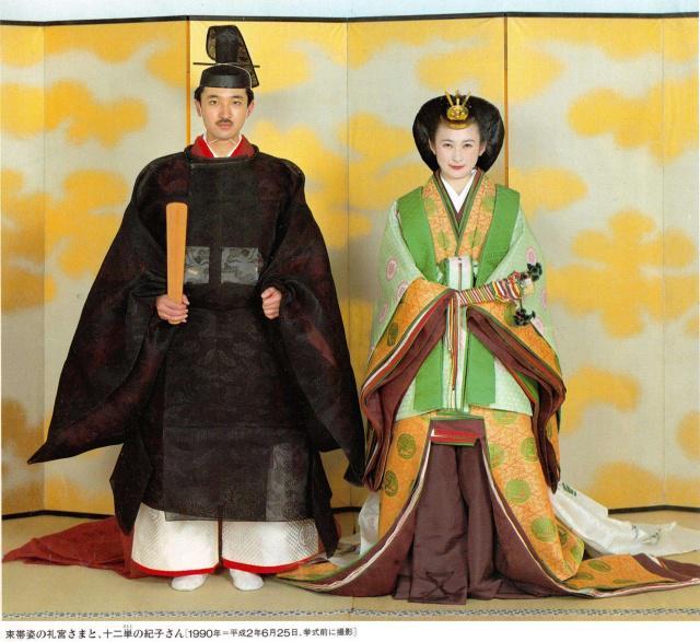 日本皇室的宫廷礼服,华丽盛装美智子惊艳,雅子妃复古优雅!