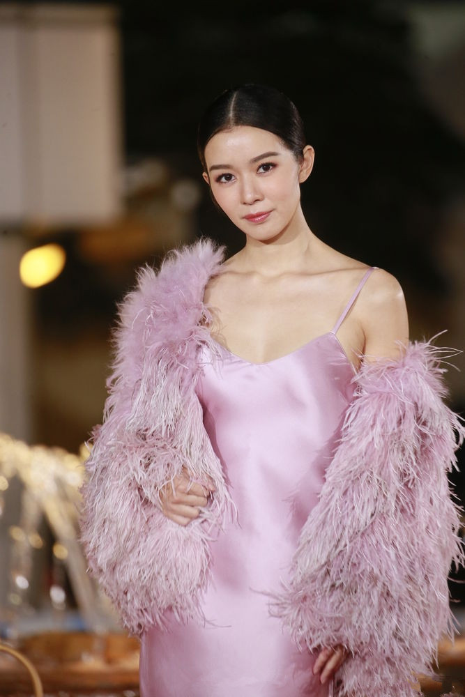 曾获中华小姐冠军,代表香港参加过世界小姐选美的张曦雯也亮相了红毯