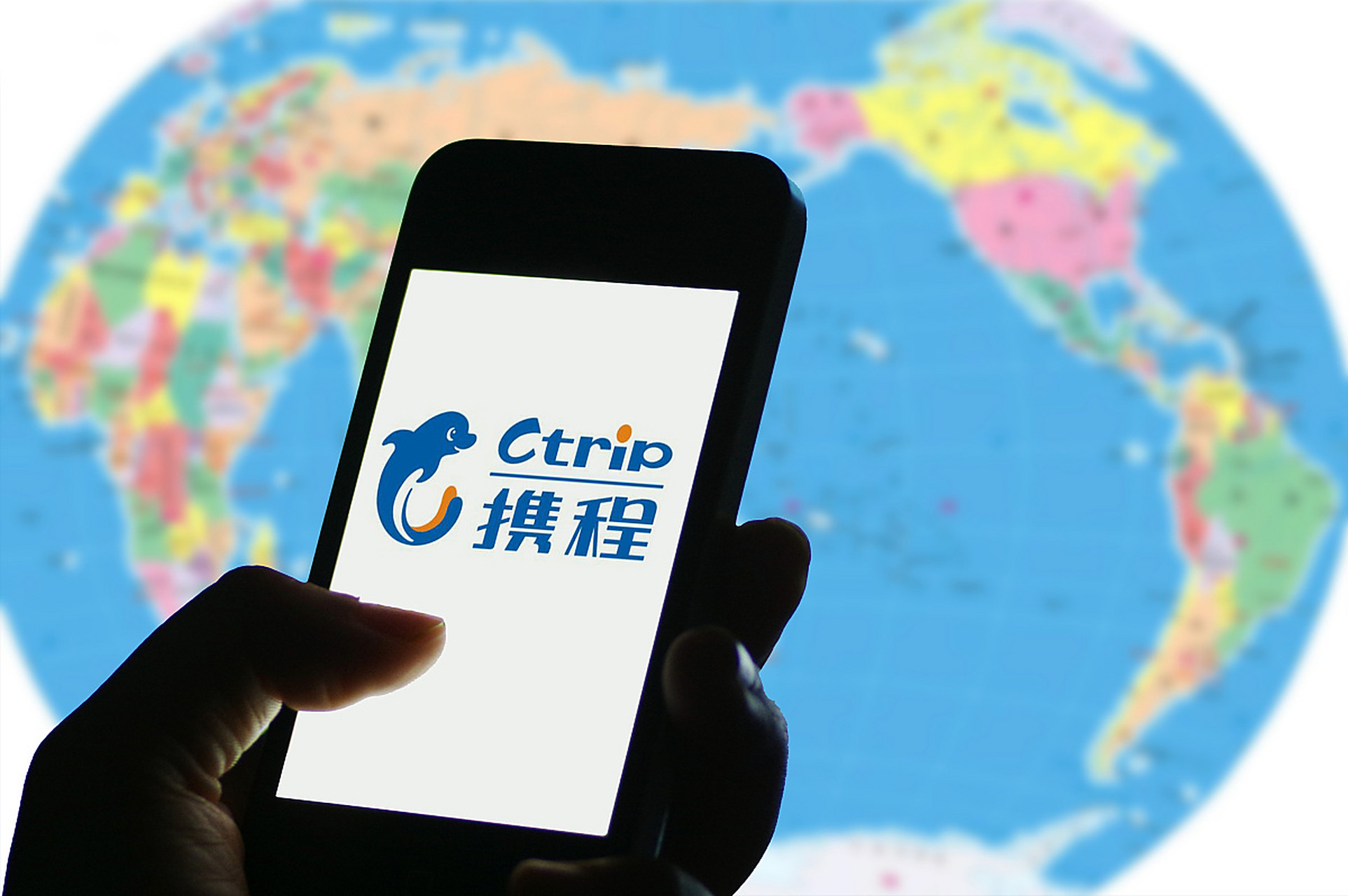 根据该政策,凡在携程工作满三年的员工,在生育后每年可领取1万元生育