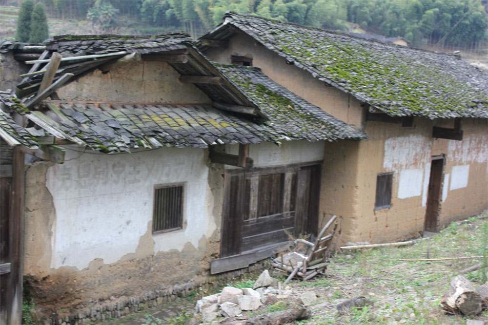 "一户一田"是要将多余的土地回收?和"一户一宅"性质相同吗?